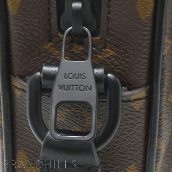 128233 8 Louis Vuitton Christopher Wearable Wallet Crossbody Bag