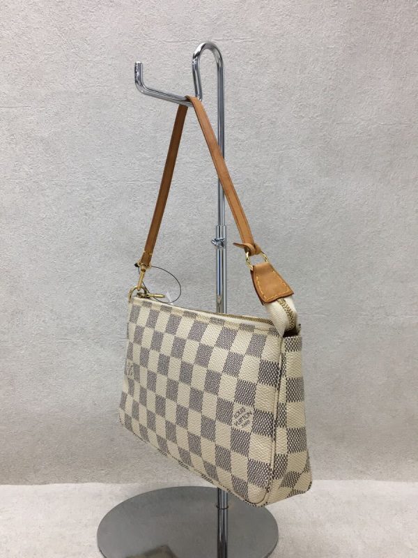 2 Louis Vuitton Pochette Accessoire Damier Azur White