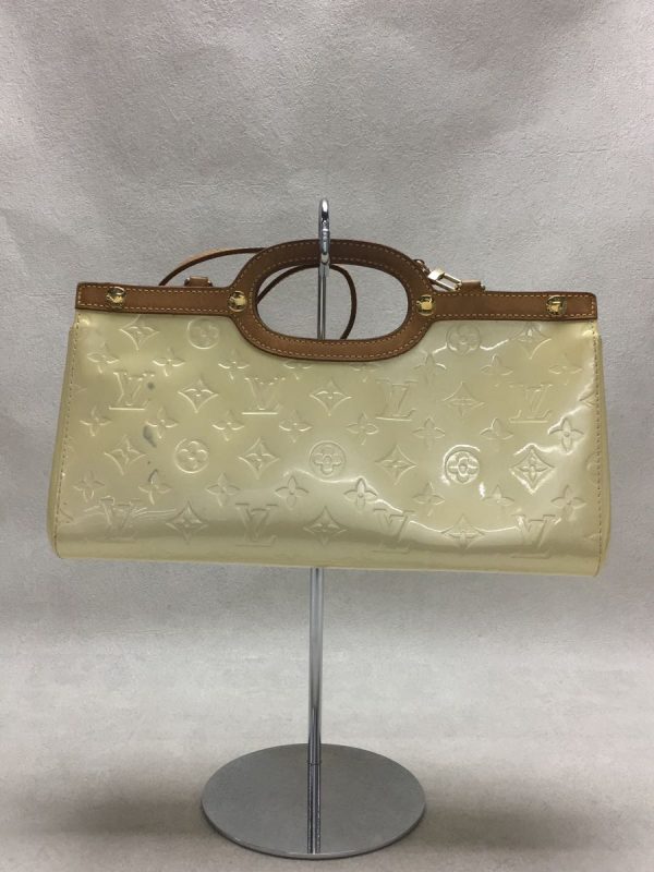 2339170201589 04 Louis Vuitton Roxbury Drive Monogram Vernis Enamel Handbag