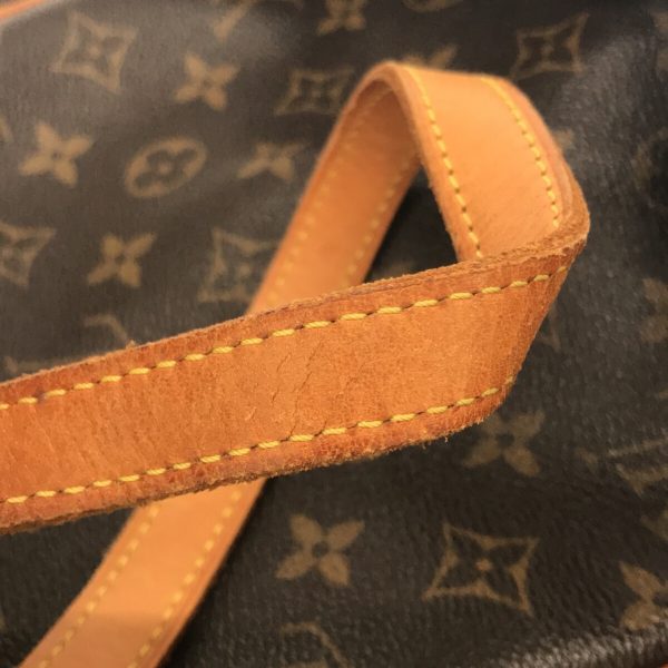 36958018 12 Louis Vuitton Totally MM Shoulder Bag Monogram Canvas