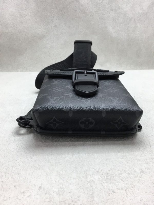 4 Louis Vuitton Shoulder Bag