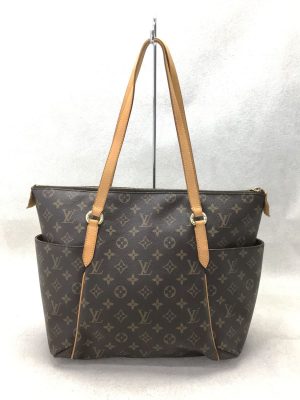 4 LOUIS VUITTON Brooklyn PM Shoulder Bag Damier