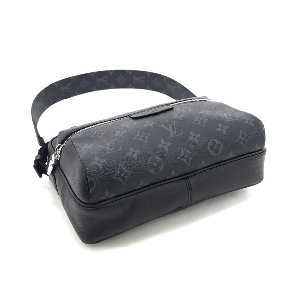 4 Louis Vuitton Shoulder Bag Messenger Bag Outdoor PM Taiga Monogram