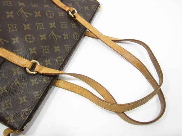 5 Louis Vuitton Totally MM Monogram Shoulder Bag