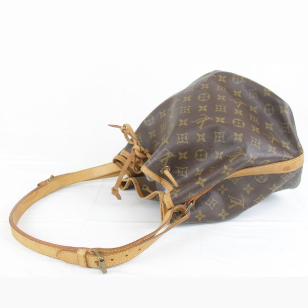 5 Louis Vuitton Petit Noe Shoulder Bag Monogram