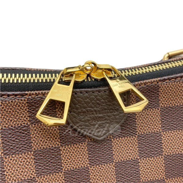 6 Louis Vuitton Damier Hyde Park Bag