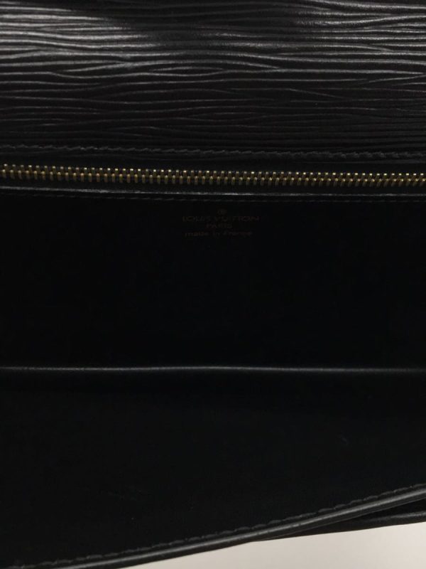 6 Louis Vuitton Pochette Dragonne Epi Black