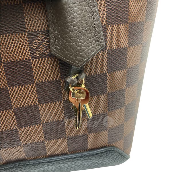 7 Louis Vuitton Damier Hyde Park Bag