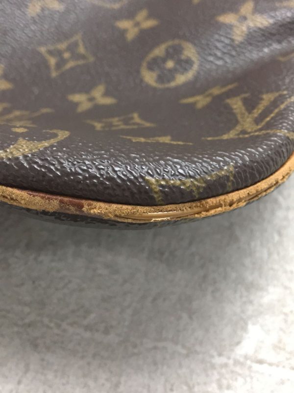 7 Louis Vuitton Pochette Bosphore Monogram