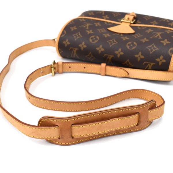 7 Louis Vuitton Sologne Crossbody Shoulder Bag Monogram