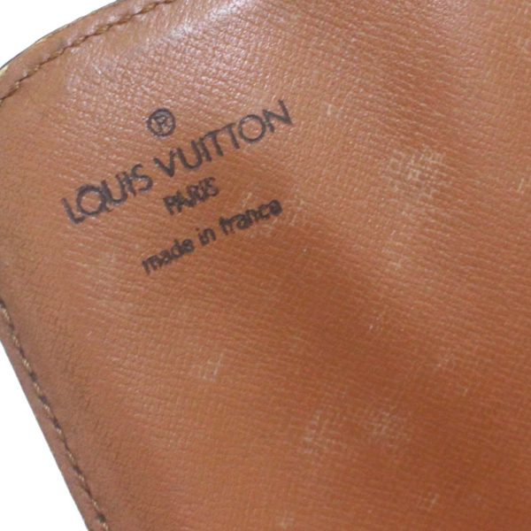 7 Louis Vuitton Monogram Shoulder Bag