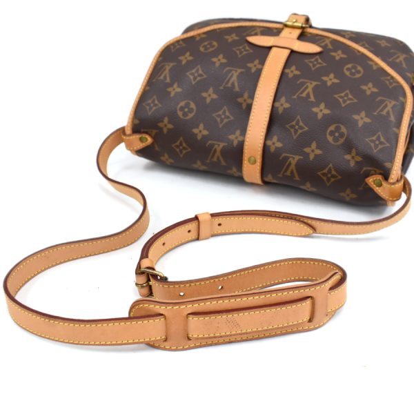 7 Louis Vuitton Saumur 30 Messenger Shoulder Bag