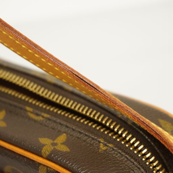 8 Louis Vuitton Shoulder Bag Monogram Pochette