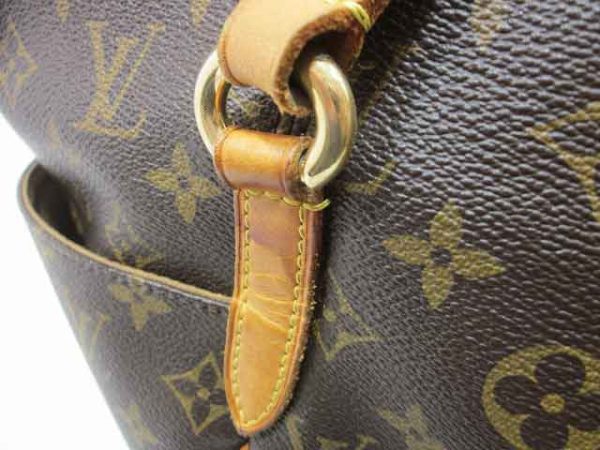 8 Louis Vuitton Totally MM Monogram Shoulder Bag