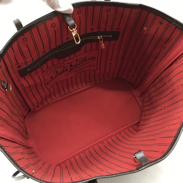 8 Louis Vuitton Neverfull MM Tote Bag