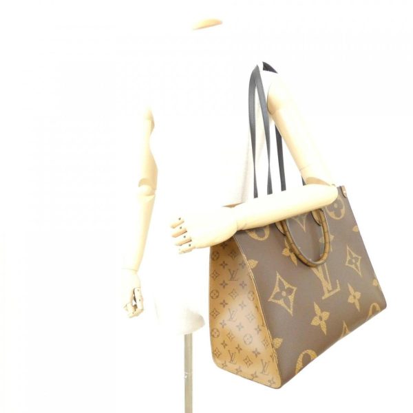 8 Louis Vuitton Monogram Giant On The Go GM Bag