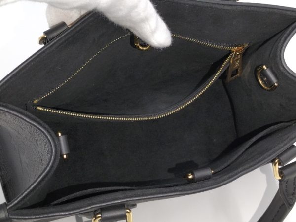 8 Louis Vuitton On The Go PM 2way Handbag Monogram