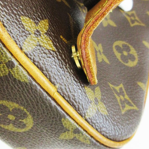 8 Louis Vuitton Pochette Ganju Monogram Body Bag