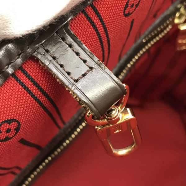 9 Louis Vuitton Neverfull MM Tote Bag