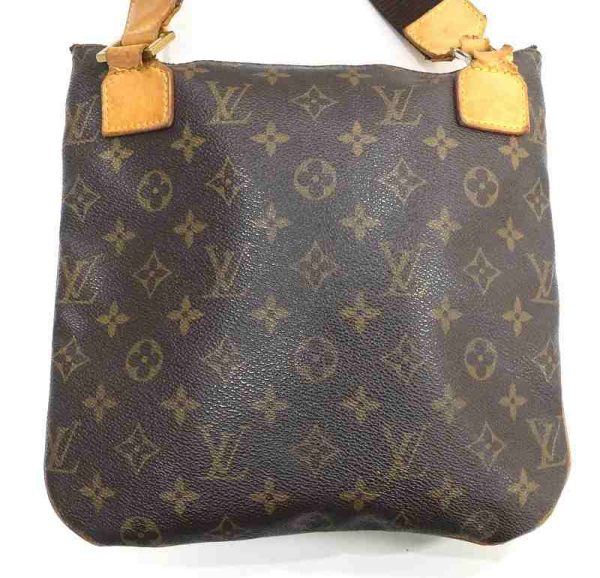 imgrc0077678134 Louis Vuitton Pochette Bosphore Shoulder Bag