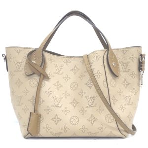 kr213191 2 Louis Vuitton Epi On The Go MM Epi Leather Handbag White