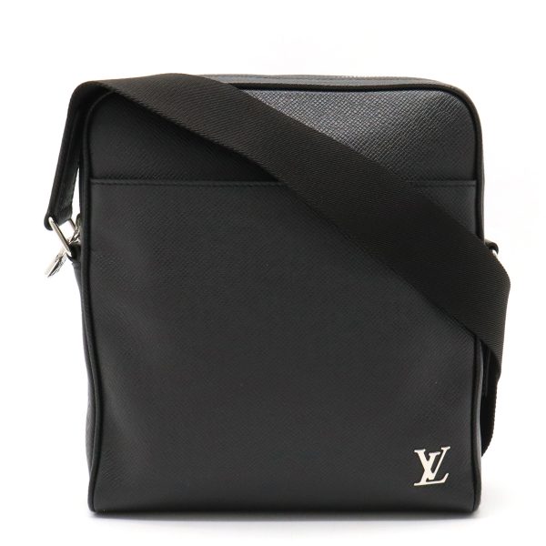 1 Louis Vuitton Taiga Messenger PM Diagonal Shoulder Noir Black