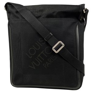 1 Louis Vuitton District PM Damier Graphite