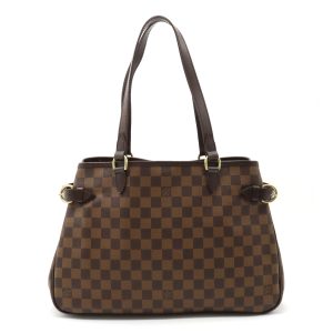 1 Louis Vuitton Damier Truth Makeup Accessory Pouch