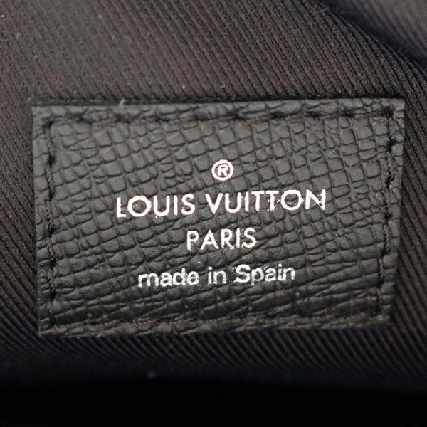 10 Louis Vuitton Taiga Messenger PPM Shoulder Bag Black