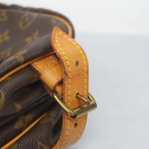 11 Louis Vuitton Shoulder Bag Monogram Saumur 30