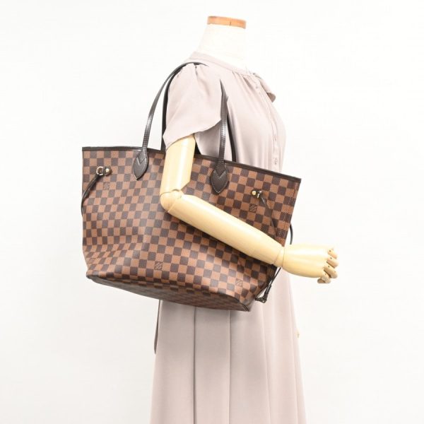 15 Louis Vuitton Neverfull MM Tote Bag Damier