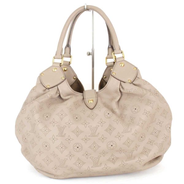 2 Louis Vuitton XL Shoulder Bag Monogram Mahina Beige