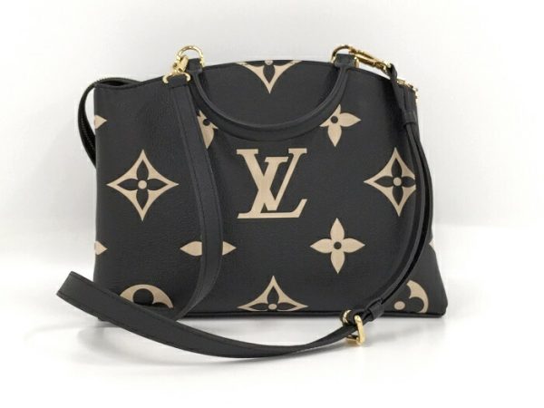 2000803257600643 2 Louis Vuitton Petit Palais PM Monogram Shoulder Bag