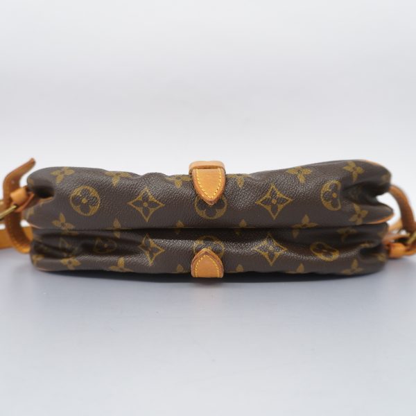 3 Louis Vuitton Shoulder Bag Monogram Saumur 30