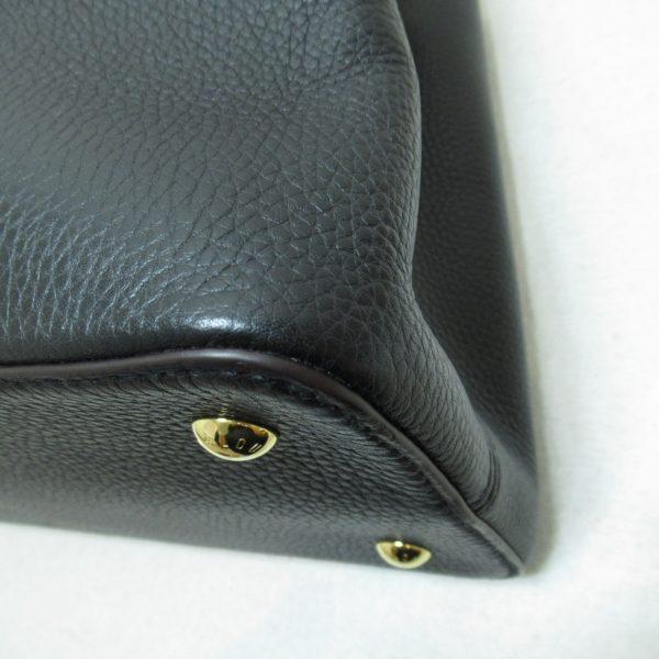 6 Louis Vuitton Capucines GM Taurillon Shoulder Bag Black