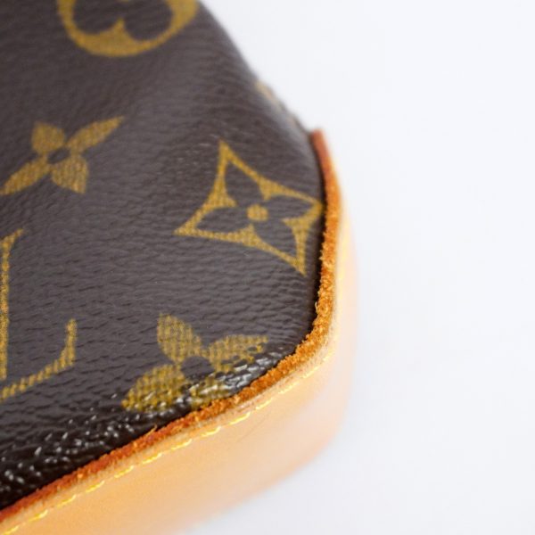 6 Louis Vuitton Trotteur Shoulder Bag Monogram