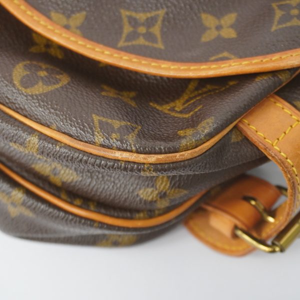 6 Louis Vuitton Shoulder Bag Monogram Saumur 30