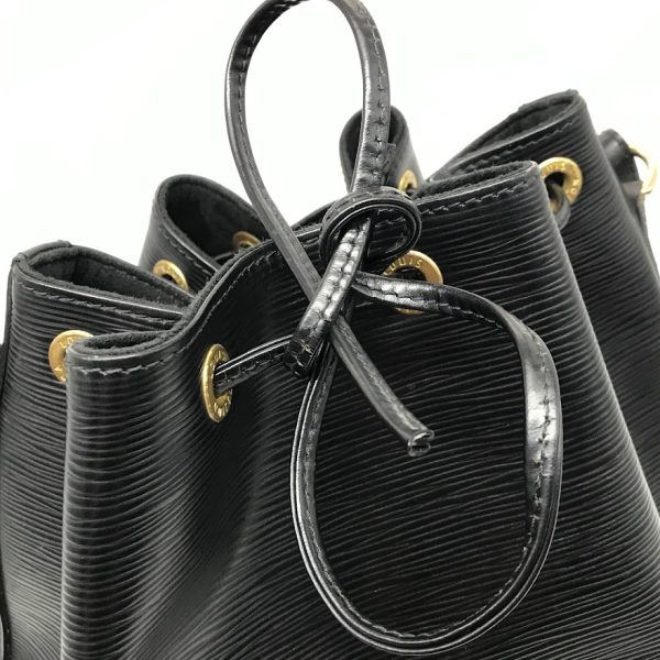 7 Louis Vuitton Epi Petit Noe Shoulder Bag