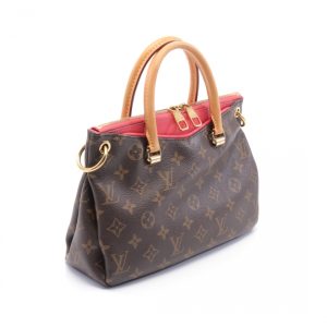 843770 1 Bottega Veneta Leather Shoulder Bag