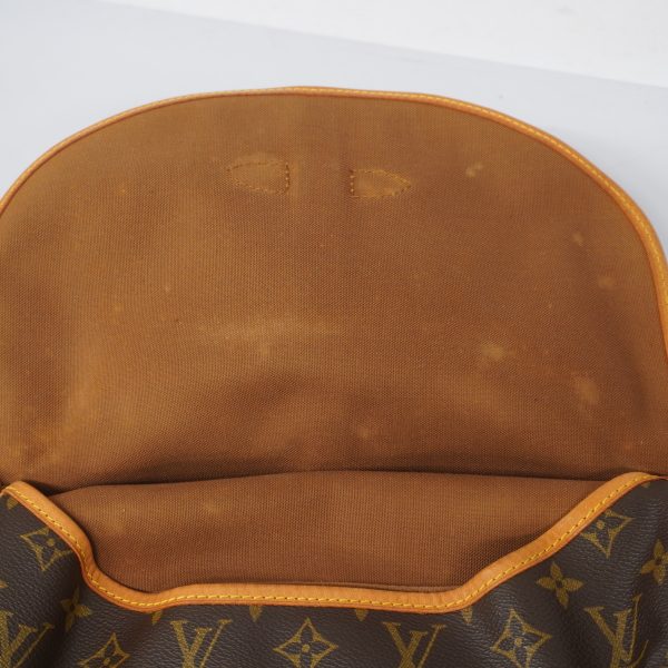 9 Louis Vuitton Shoulder Bag Monogram Saumur 30