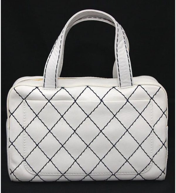 061450 02 Chanel Wild Stitch Handbag White × Navy Stitch G Metal Fittings