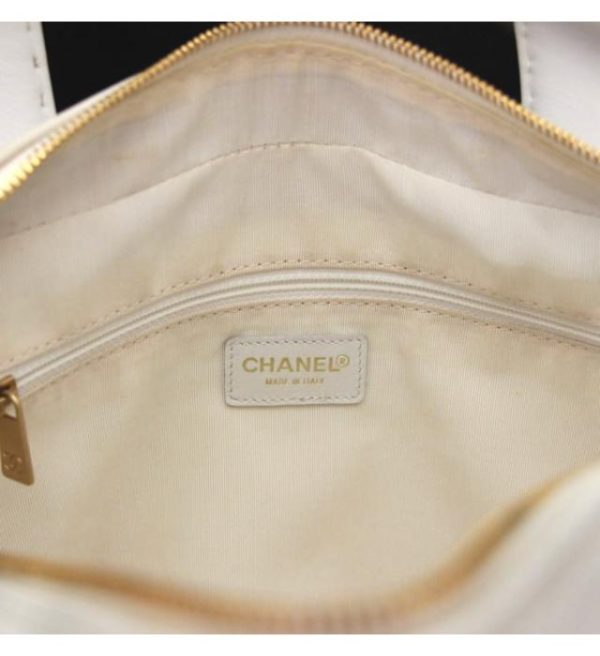 061450 07 Chanel Wild Stitch Handbag White × Navy Stitch G Metal Fittings