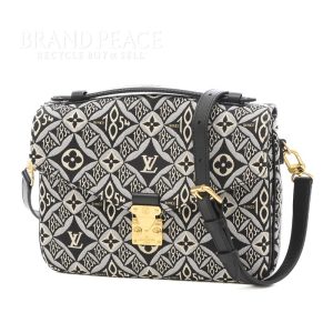 1 GUCCI GG Marmont Quilted Leather Shoulder Bag Black