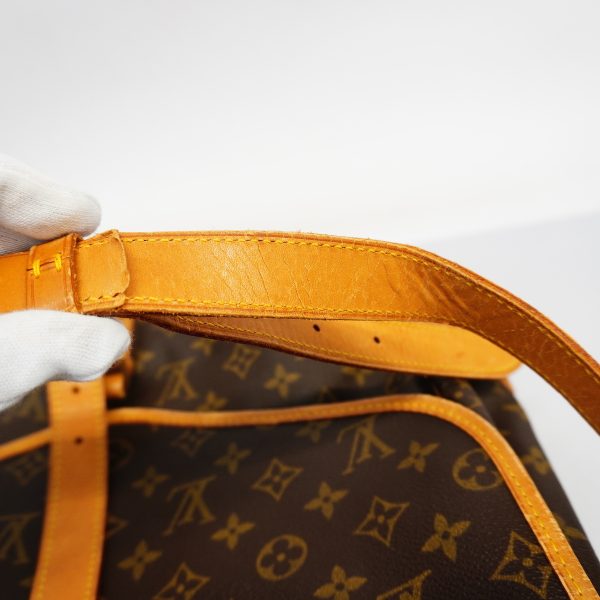 10 Louis Vuitton Shoulder Bag Monogram Saumur 35