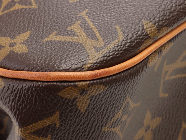 2 Louis Vuitton Batignolles Horizontal Shoulder Bag Monogram