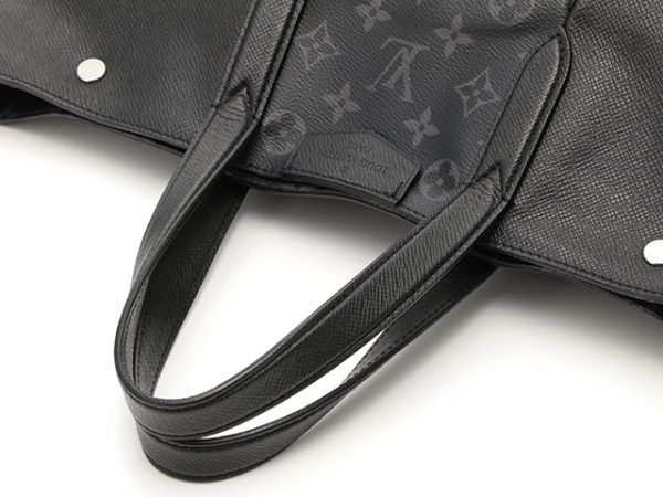 3 Louis Vuitton Taigarama City Tote Bag