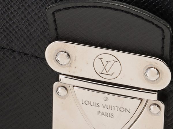 4 Louis Vuitton Veraia Taiga Ardoise