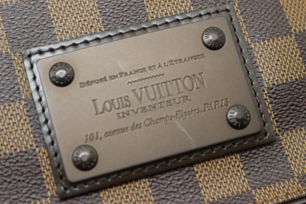 4 Louis Vuitton Brooklyn PM Shoulder Bag Damier