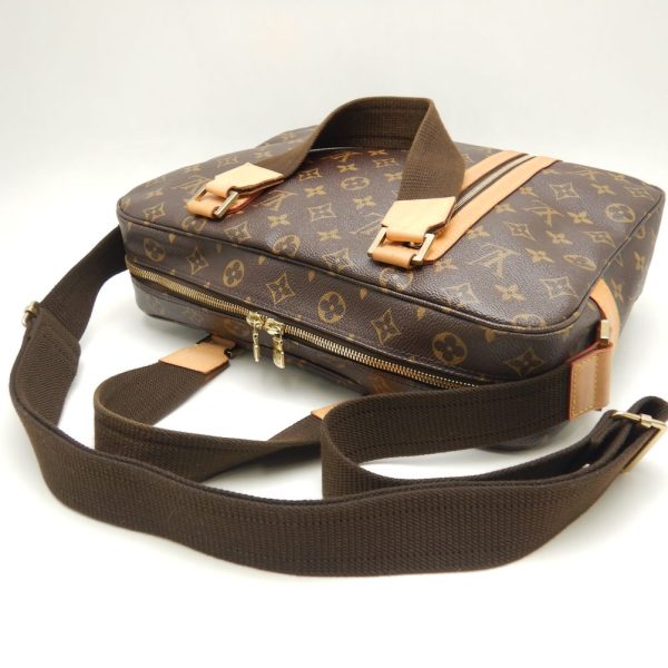 4 Louis Vuitton Monogram Bosphore Handbag Brown