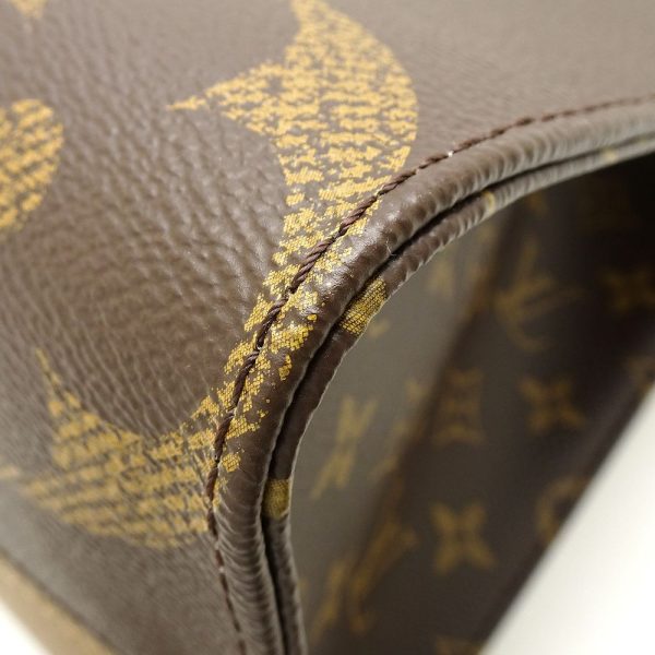 5 Louis Vuitton Monogram Giant Reverse On The Go MM Brown